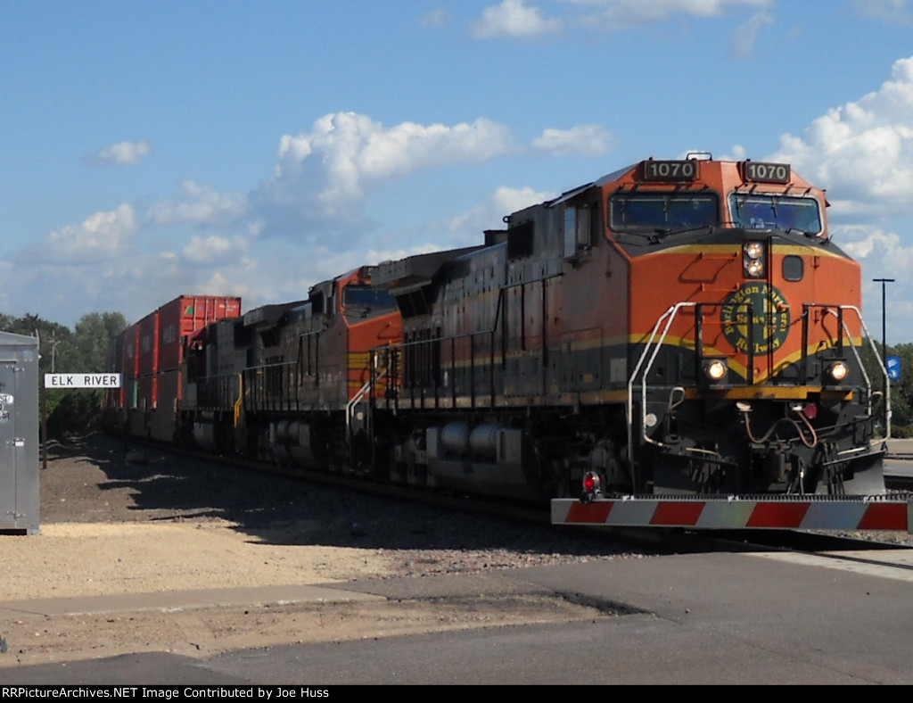 BNSF 1070 West